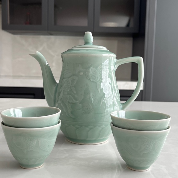 Longquan Celadon Tea Pot and 4 Tea Cups. Koi Fish. - Picture 15 of 16